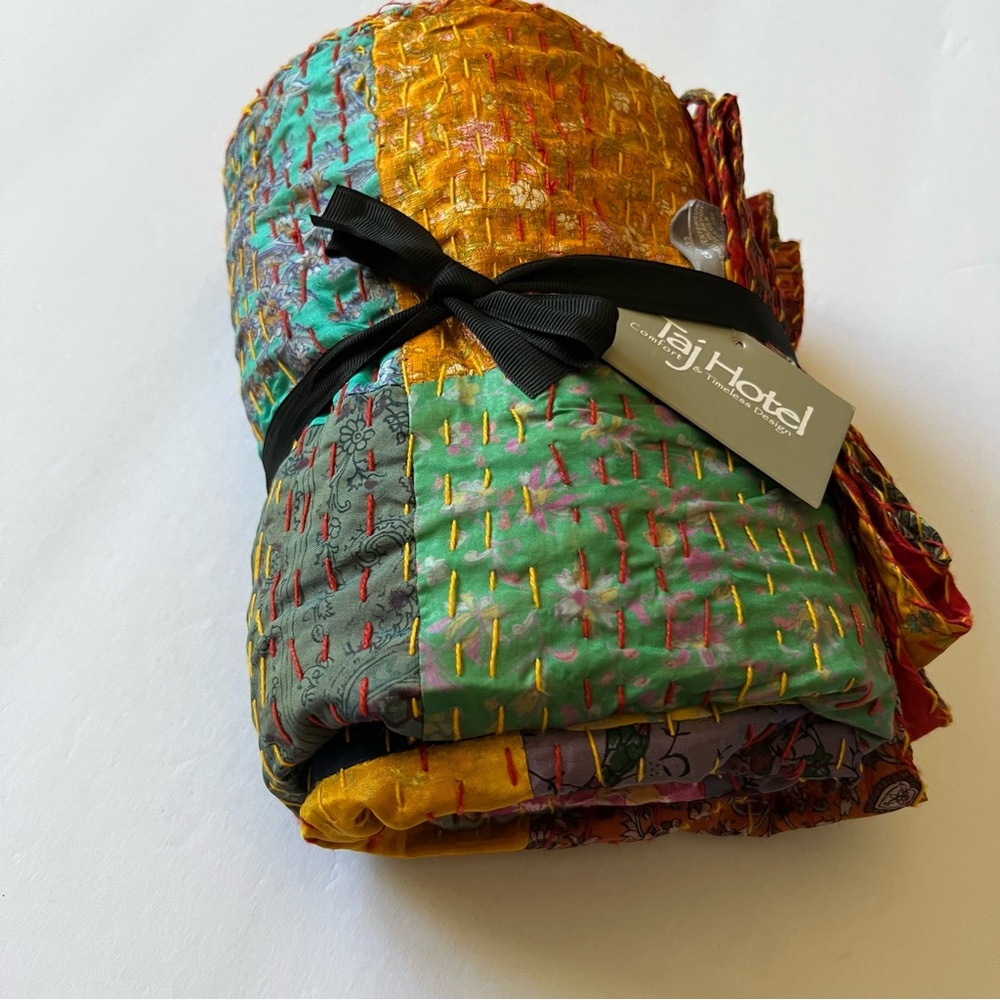TAJ HOTEL SILK BLEND PATCHWORK THROW RED/MULTI ABSOLUTELY GORGEOUS 50” x 70” NWT